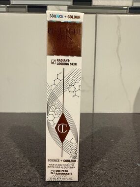 Charlotte Tilbury Beautiful Skin Foundation - Number 7 Neutral